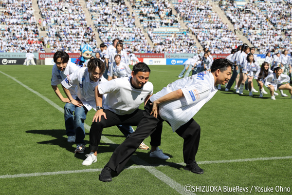 LDH×五郎丸、こどもの日にスペシャルコラボが実現！EXILE AKIRAが地元・磐田市で子どもたちと「Choo Choo TRAIN」を披露！