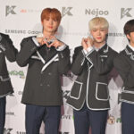 【写真特集】The Wind、ストライプ柄ネクタイの韓国制服姿でレッドカーペットに登場！＜KCON JAPAN 2024＞