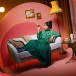 川栄李奈がお団子ヘア＆春らしい緑コーデでローソン新TV CM「ご褒美スティックケーキ なにこれ！？」篇に登場！インタビューも公開！