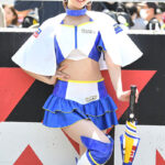佐々木美乃里、美脚アピールのコスチュームでSUPER GTに登場！ 「新生CERUMOの勝利の女神となれるように」