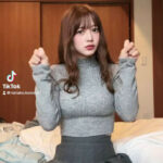 黒嵜菜々子、密着ニット姿で魅せる「ななこみーむ」にファンキュンキュン！