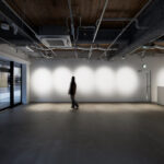 羊文学のアルバム『12 hugs (like butterflies)』を題材にした企画展が、神保町New Galleryにて5月30日よりスタート！