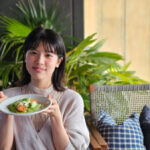 【動画】WWSアンバサダー・湊千夏が外苑前THE BELCOMOで食レポ！期間限定・NY発・JEDʼs American Bistro ポップアップ