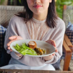 【動画】WWSアンバサダー・湊千夏が外苑前THE BELCOMOで食レポ！期間限定・NY発・JEDʼs American Bistro ポップアップ
