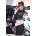 レースクイーン・日南まみ、へそ出し＆美脚あらわなクールな黒衣装で登場！ 本人コメント「今シーズンも色んなことに挑戦できたらな」