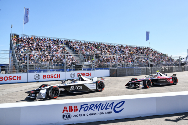 アントニオがチェッカーフラッグを受け、ベルリンで3勝⽬を挙げる！＜2024 SUN MINIMEAL ベルリン E-Prix Round 10＞