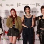 【動画】IS:SUEがクールな肌見せコーデでレッドカーペットに登場！＜KCON JAPAN 2024＞