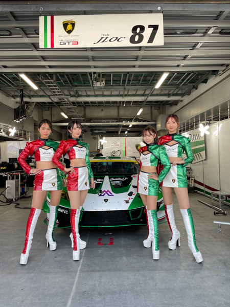 【写真特集】レースクイーン・藤森マリナ、根岸しおり、葵成美、上運天美聖らランボルギーニの前でポージング！87号車・METALIVE S Lamborghini GT3がクールな装いで登場