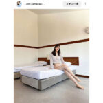 山崎あみ、ランジェリー姿で驚異の2次元ボディを披露！