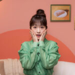 川栄李奈がお団子ヘア＆春らしい緑コーデでローソン新TV CM「ご褒美スティックケーキ なにこれ！？」篇に登場！インタビューも公開！
