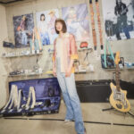 のん、ロックスタイルなコーデ姿で69歳＝ROCKイヤーを記念したCharのポップアップ訪問報告！ファンから「足が長い」「とびきりCool！」の声！