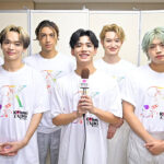 【動画】PSYCHIC FEVER、お揃いのTシャツ姿でステージの盛り上がりを語る！〈Kohmi EXPO 2024〉