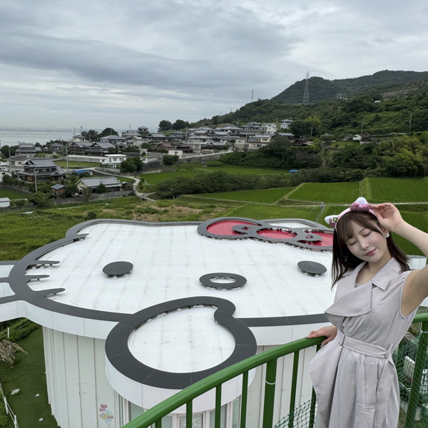 七嶋舞、淡路島で大好きなキティちゃんのテーマパーク訪問しホテルに宿泊！大興奮でキティ愛を語る。