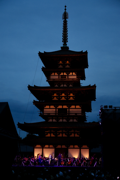 シンガーソングライター絢香、世界遺産・薬師寺東塔落慶記念奉納『絢香 SYMPHONIC CONCERT in 薬師寺』フルオーケストラ公演を開催