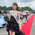 鈴木梨恩、西森由美子らベストオブミスグランプリが美脚アピールのドレスでウォーキングを披露！＜TOKYO SUPERCAR DAY 2024＞