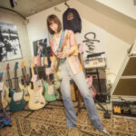 のん、ロックスタイルなコーデ姿で69歳＝ROCKイヤーを記念したCharのポップアップ訪問報告！ファンから「足が長い」「とびきりCool！」の声！