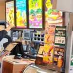 【動画】舞台役者・伊藤綾佳がフレッシュネス中目黒店でパクチーバーガーに挑戦！