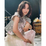 のん、引き締まった二の腕露出したシルバートップス＆総レースパンツ着こなすCMオフショ披露！ファンから「カッケー」「その衣装でLIVEしてほしい」の声！