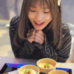 【動画】大阪出身・アーティスト未怜がミニスカ美脚コーデで東京ドームシティで食レポ！第１弾でもつ鍋、海鮮丼に挑戦＜FOOD STADIUM TOKYO＞