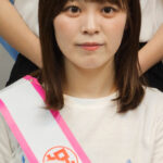 【動画】八坂沙織プロデュースアイドル・終末のアンセムが8/1にデビュー！八坂はクールなミニスカ美脚コーデで登場！