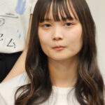 【動画】八坂沙織プロデュースアイドル・終末のアンセムが8/1にデビュー！八坂はクールなミニスカ美脚コーデで登場！
