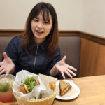【動画】舞台役者・伊藤綾佳がフレッシュネス中目黒店でパクチーバーガーに挑戦！