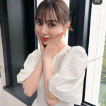 内田理央、爽やかホワイトのバックレスドレスで美背中披露！ファン絶賛！
