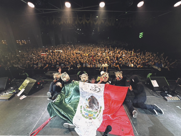 MAN WITH A MISSION 北米ツアーを完走！狼たちがアメリカ伝説の野外劇場Red Rocks Amphitheaterに初出演！