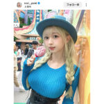 yami、爽やか青ニットで曲線美あらわに！世界中より絶賛の声！
