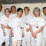 【動画】PSYCHIC FEVER、お揃いのTシャツ姿でステージの盛り上がりを語る！〈Kohmi EXPO 2024〉