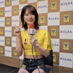 【動画】さかいゆりや、美脚アピールのミニ丈デニム衣装で「3代目シントトロイデンガールズ就任」への意気込みを語る！