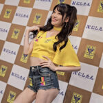 【動画】赤城ありさ、ツインテール＆腹見せミニ丈デニム衣装で「3代目シントトロイデンガールズ就任」への意気込みを語る！