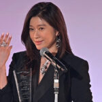 【動画】篠原涼子、ドレッシーなブラックコーデで「第35回日本ジュエリーベストドレッサー賞・50代部門」受賞の喜びを語る