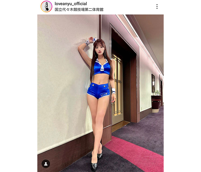 広瀬晏夕、長身美脚いかしたお腹チラ見せ青色コスチューム姿にファン歓喜の声！