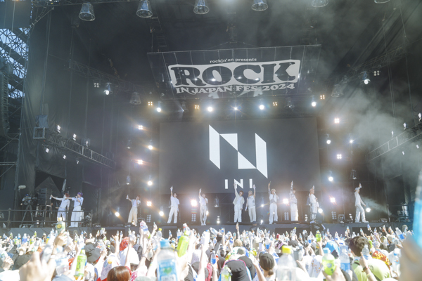 INI(アイエヌアイ)灼熱のメインステージでロッキン初パフォーマンス！『ROCK IN JAPAN FESTIVAL 2024』