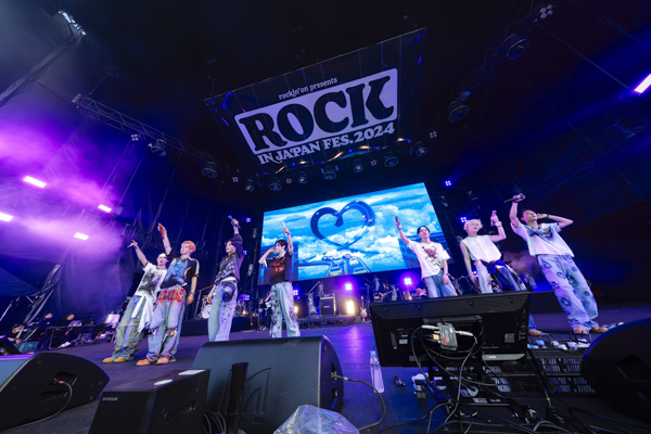 ENHYPEN、「ROCK IN JAPAN FESTIVAL 2024」で大盛況！躍動感あふれるバンドライブと爆発的な合唱で夏のフェスティバルを盛り上げる！