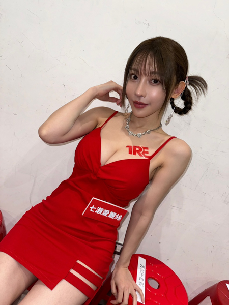 【写真特集】 台日的性感女優DJ・七瀬アリス、赤のボディコン衣装で初参加で台湾のファンを魅了！ ＜TRE台北国際成人展＞