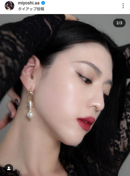 三吉彩花、Tiffany身にまとい大人のカッコよさ見せつけ！