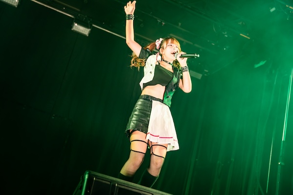 【写真特集】MOON RABBiTS、ギガソニにクールで可愛いモノクロ衣装衣装で登場！＜GIGA・GIGA SONIC presented by ドラゴンエッグ ~ in 幕張メッセ vol.2 ~＞