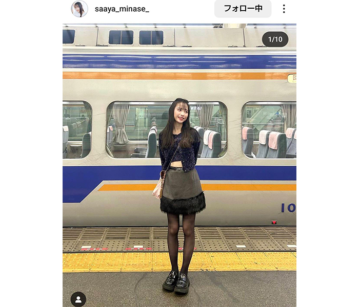 水瀬紗彩耶、お腹チラ見せ美スタイルあらわな全身ショットに反響！