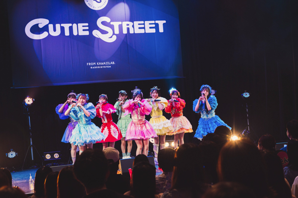 CUTIE STREET、満員の初単独で見せた全力のKAWAII。1stシングル「かわいいだけじゃだめですか？」のMVティザーを公開