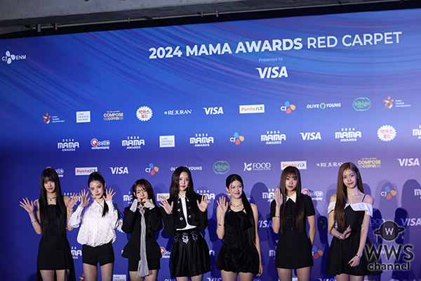 【写真特集】izna、美脚で魅せるミニ丈ブラック衣装で『2024 MAMA AWARDS』レッドカーペットに登場！