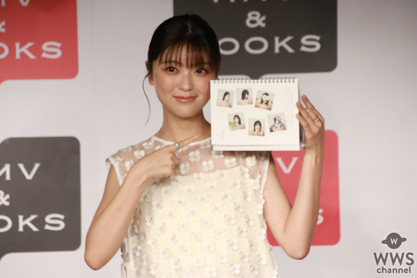 工藤美桜が美脚あらわな清楚ミニ丈コーデでカレンダー発売イベントに登場！会心の出来に「100億点です」