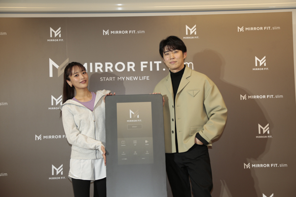 近藤千尋がスマートミラー「MIRROR FIT.」新デバイス「slim」記者発表会に登場！