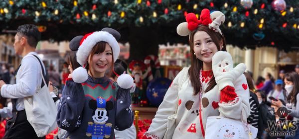 【動画】2024年版新クリスマスグッズで東京ディズニーランドが大盛況！ホーンテッドマンション前でレポート。＜ディズニー・クリスマス＞