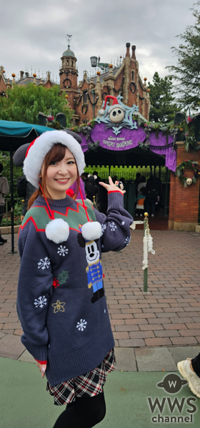 【動画】2024年版新クリスマスグッズで東京ディズニーランドが大盛況！ホーンテッドマンション前でレポート。＜ディズニー・クリスマス＞