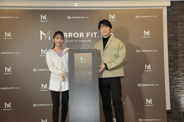 近藤千尋がスマートミラー「MIRROR FIT.」新デバイス「slim」記者発表会に登場！