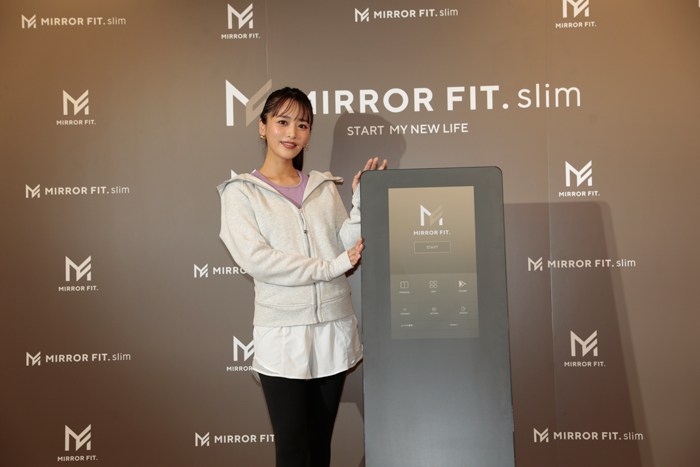 近藤千尋がスマートミラー「MIRROR FIT.」新デバイス「slim」記者発表会に登場！