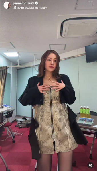 松井珠理奈、色気バツグン超ミニ丈ワンピでダンス！「めっちゃセクシーボディ」