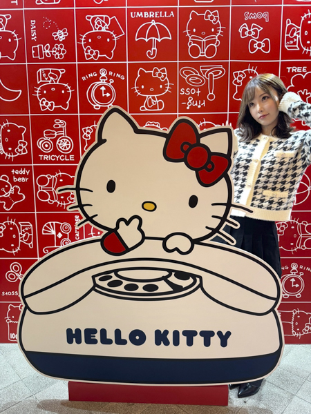 日本が誇る世界に羽ばたくキティラー・七嶋舞、現在開催中のHello Kitty展に訪問しプライベートショットを公開！